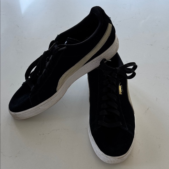 Puma Shoes - Women's Puma Black Sneakers with White Stripe Size: 11 ✨